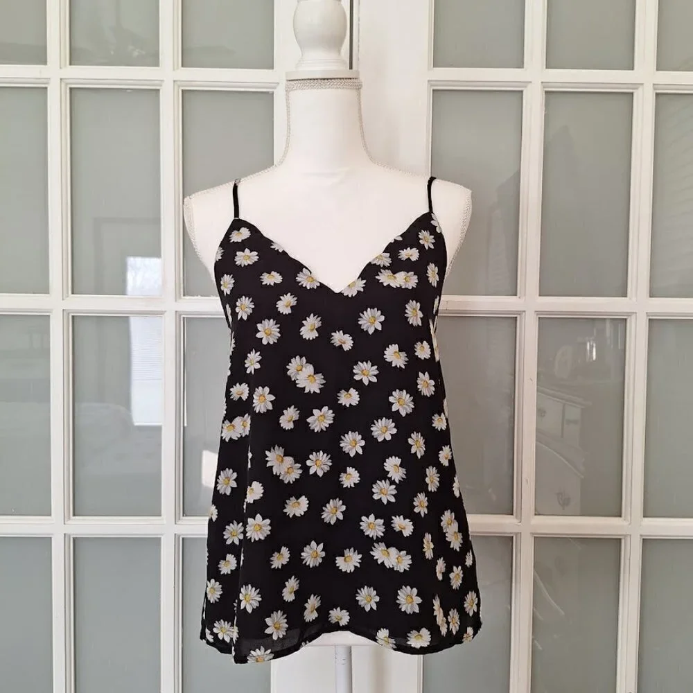 Socialite Daisy Print Top - Picture 2 of 13